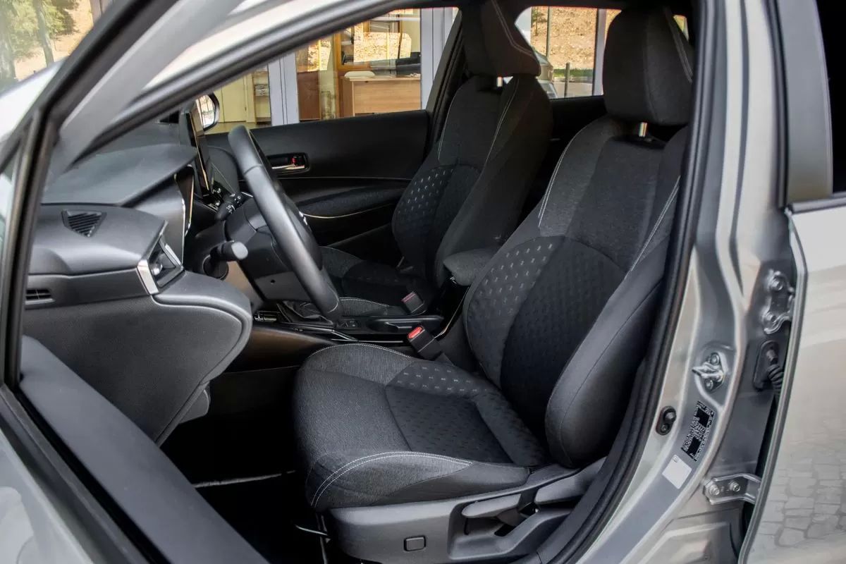 toyota-corolla-2023-hibrido-a-gasolina-1798cc