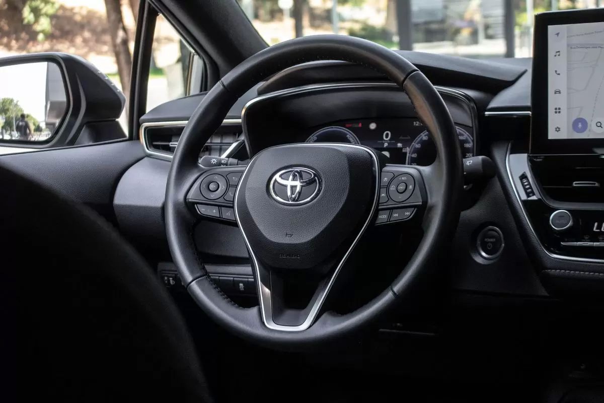 toyota-corolla-2023-hibrido-a-gasolina-1798cc