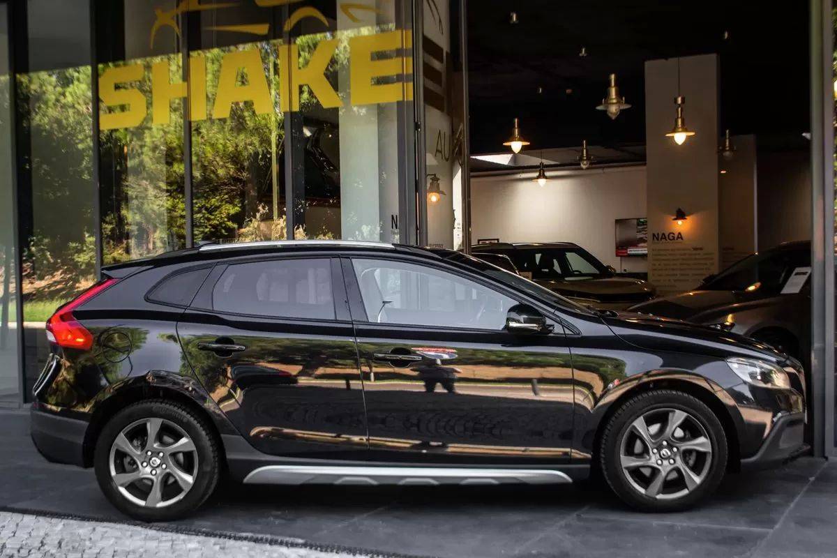 volvo-v40-cross-country-2015-diesel-1560cc