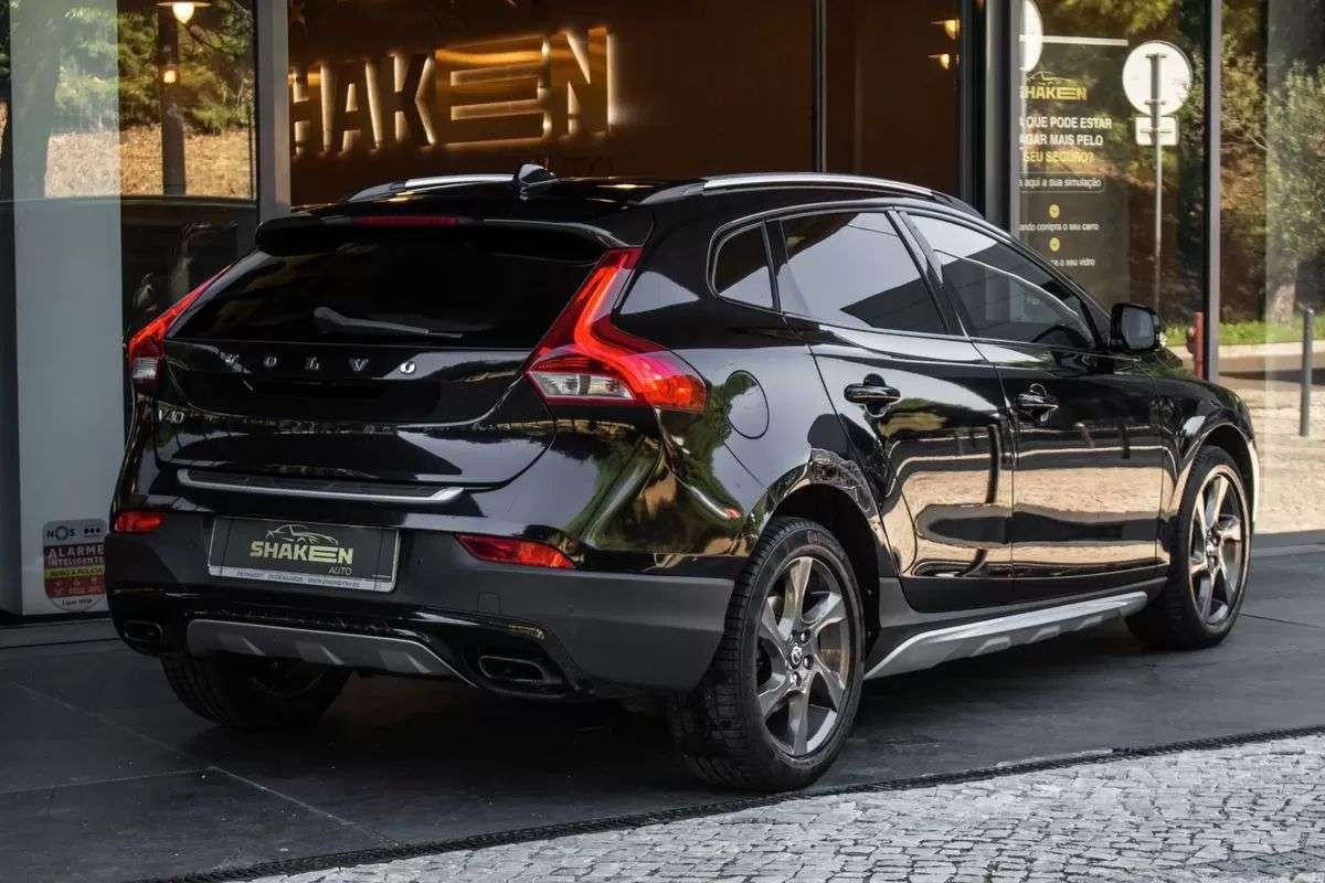 volvo-v40-cross-country-2015-diesel-1560cc