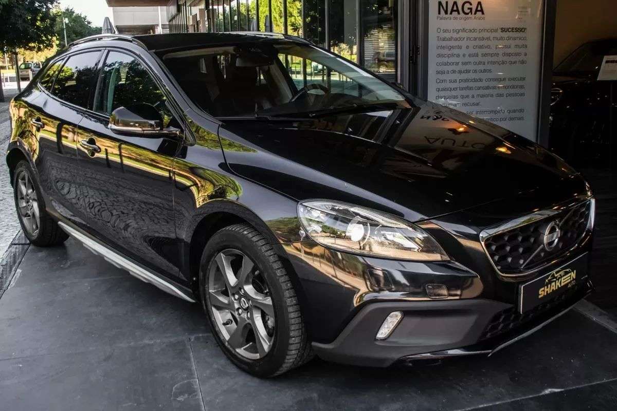 volvo-v40-cross-country-2015-diesel-1560cc