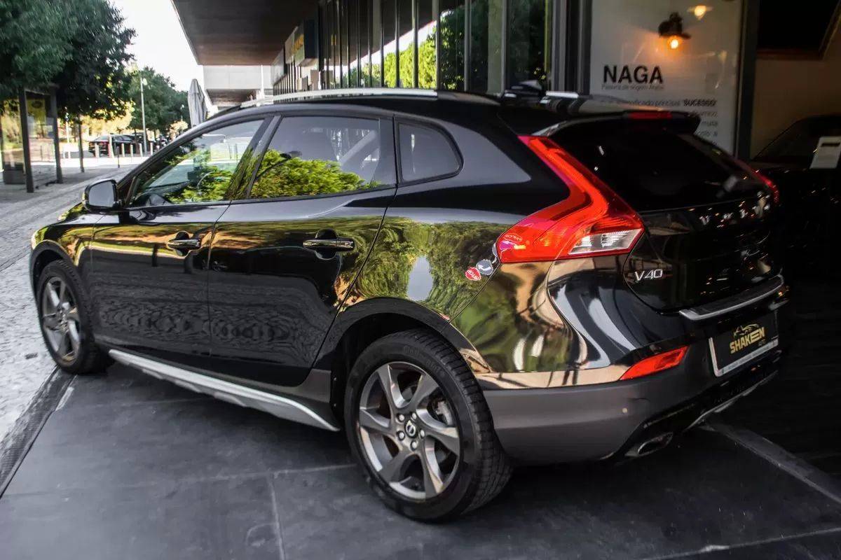 volvo-v40-cross-country-2015-diesel-1560cc
