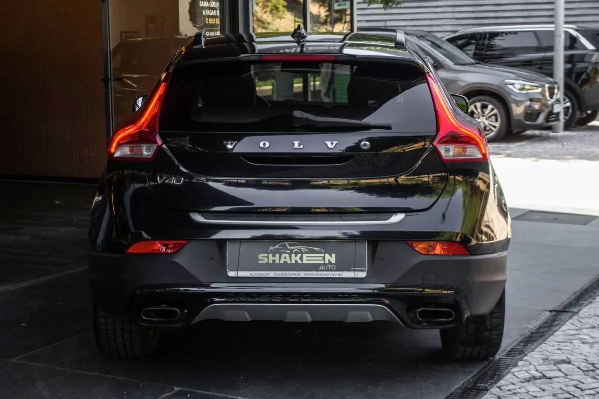 volvo-v40-cross-country-2015-diesel-1560cc