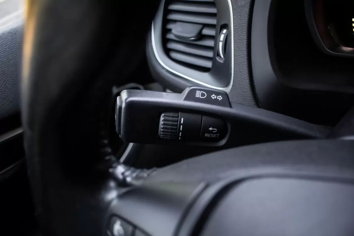 volvo-v40-cross-country-2015-diesel-1560cc