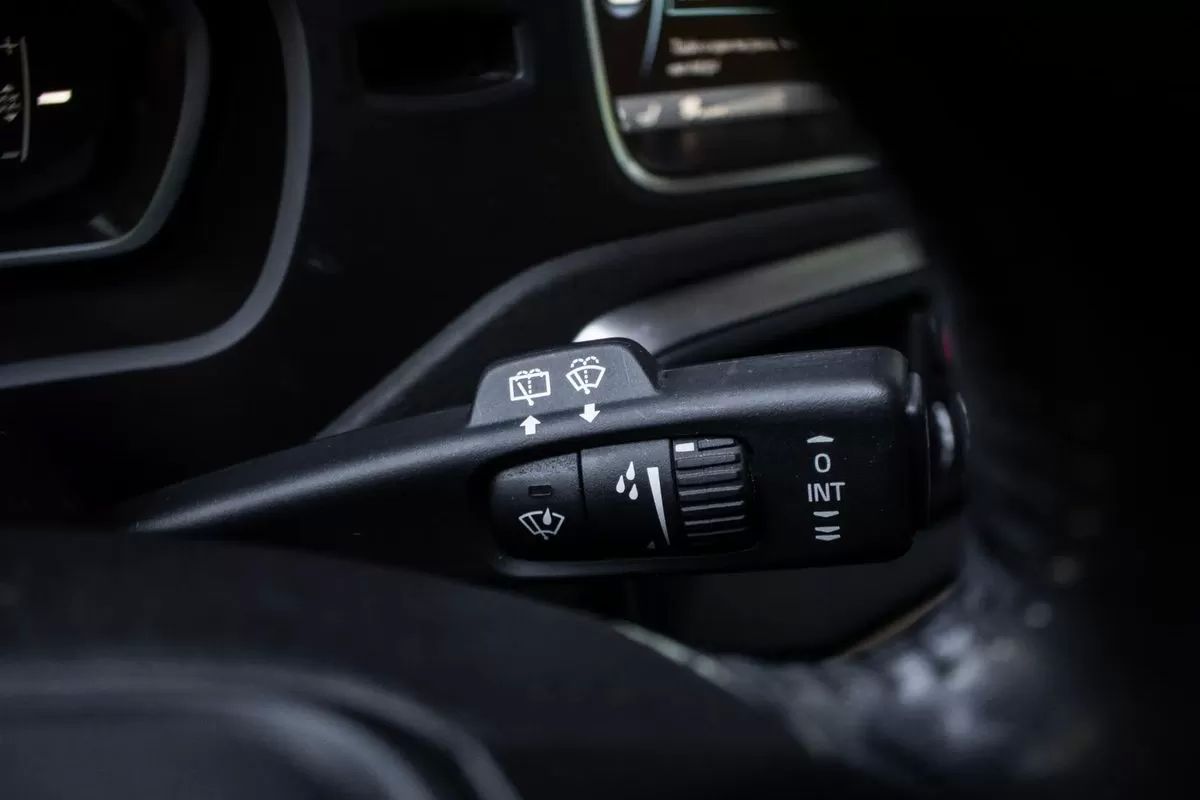 volvo-v40-cross-country-2015-diesel-1560cc