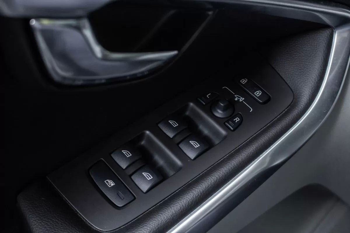 volvo-v40-cross-country-2015-diesel-1560cc