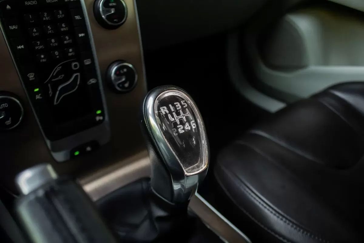 volvo-v40-cross-country-2015-diesel-1560cc