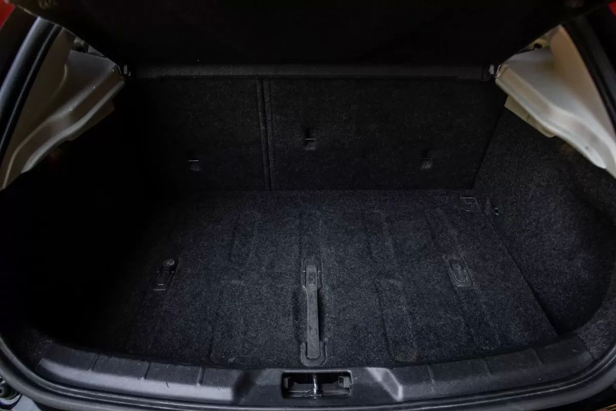 volvo-v40-cross-country-2015-diesel-1560cc