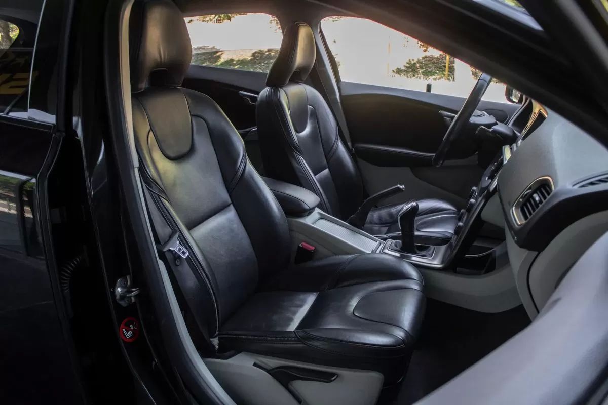 volvo-v40-cross-country-2015-diesel-1560cc