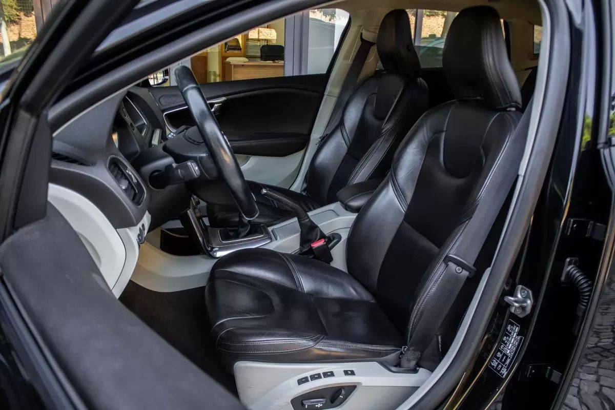 volvo-v40-cross-country-2015-diesel-1560cc