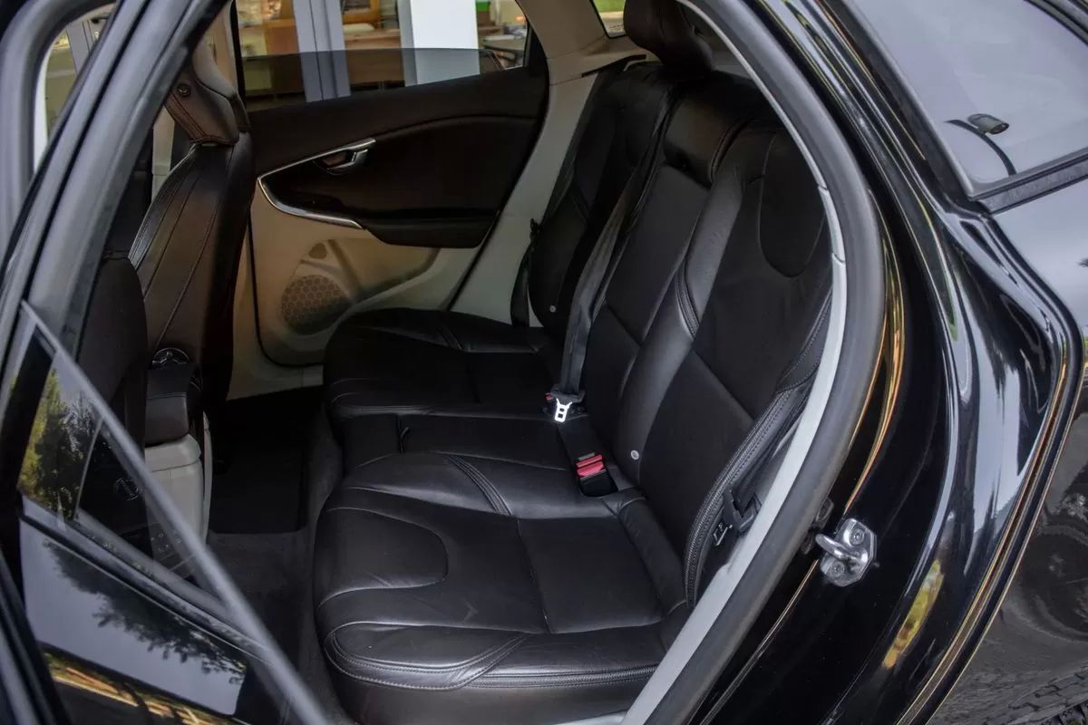 volvo-v40-cross-country-2015-diesel-1560cc