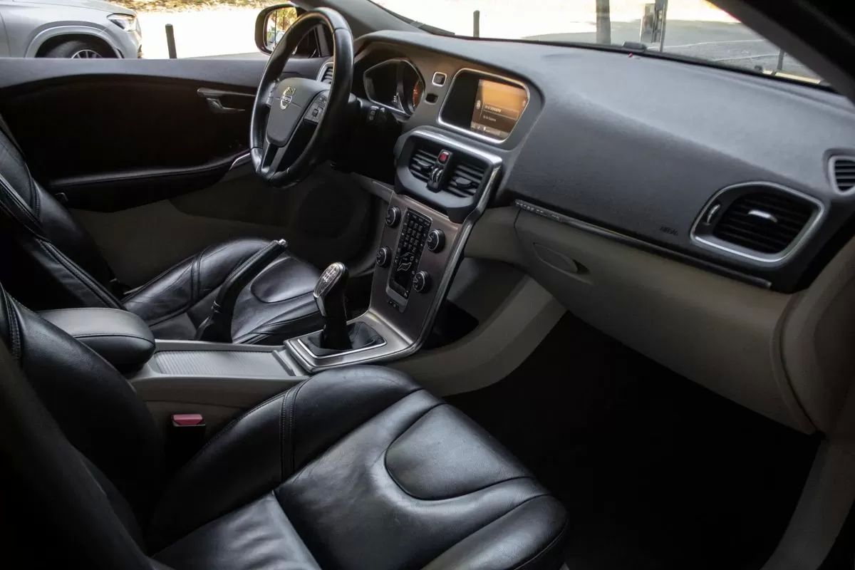 volvo-v40-cross-country-2015-diesel-1560cc