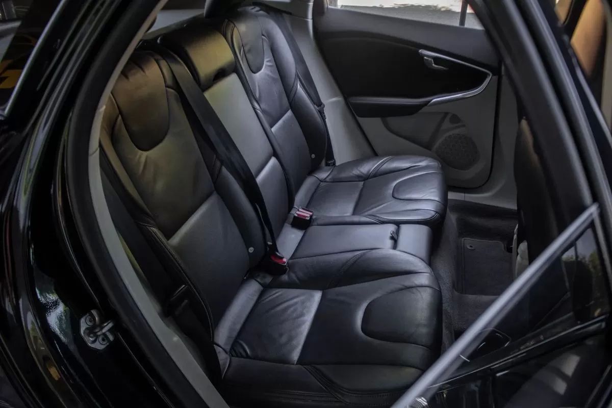 volvo-v40-cross-country-2015-diesel-1560cc