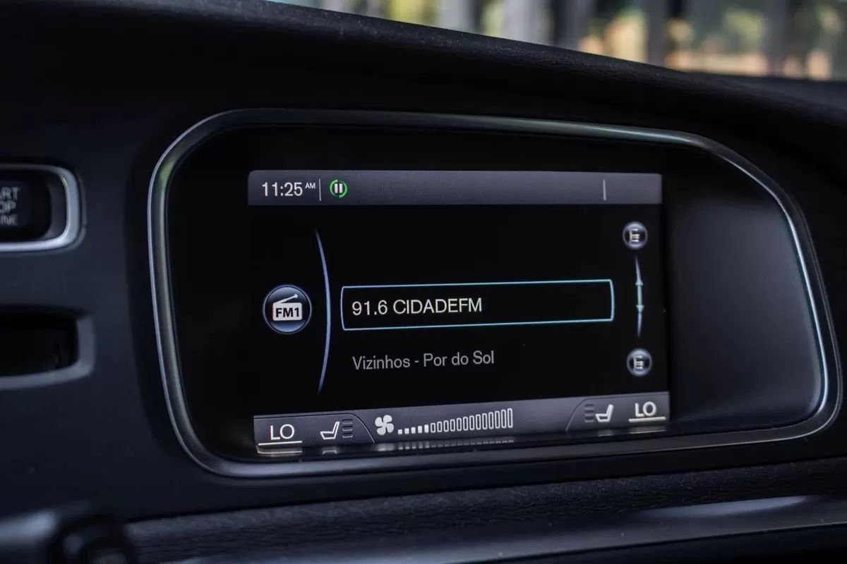 volvo-v40-cross-country-2015-diesel-1560cc