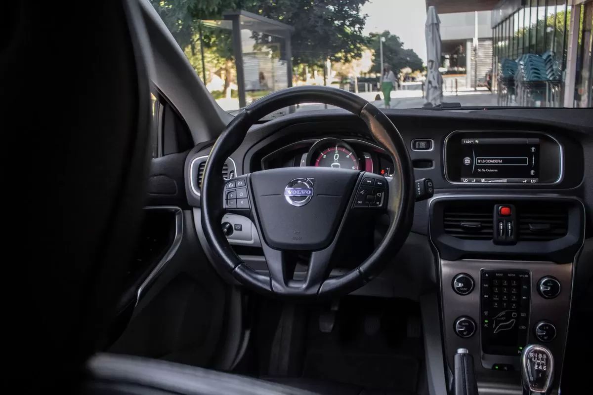 volvo-v40-cross-country-2015-diesel-1560cc