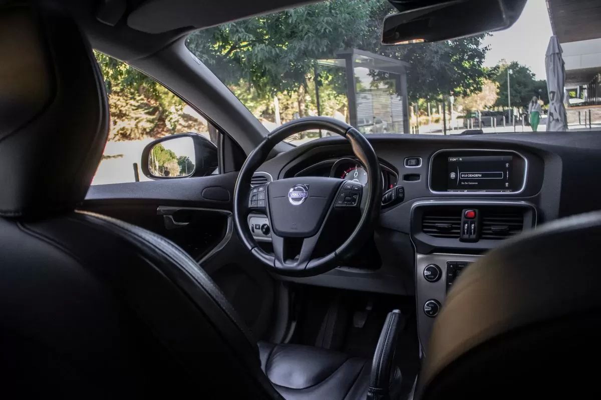 volvo-v40-cross-country-2015-diesel-1560cc