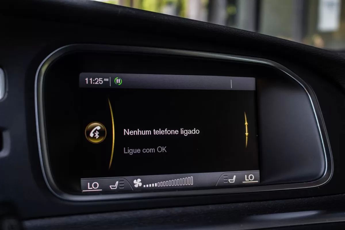 volvo-v40-cross-country-2015-diesel-1560cc