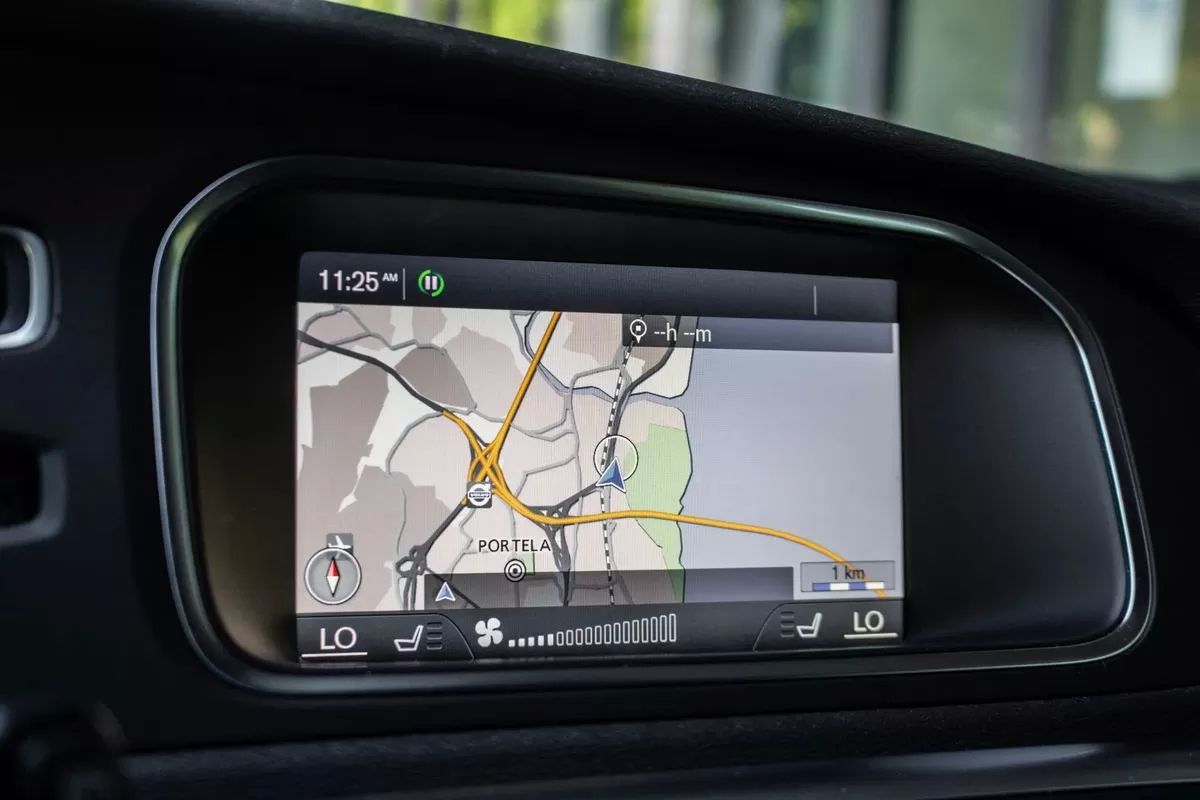 volvo-v40-cross-country-2015-diesel-1560cc