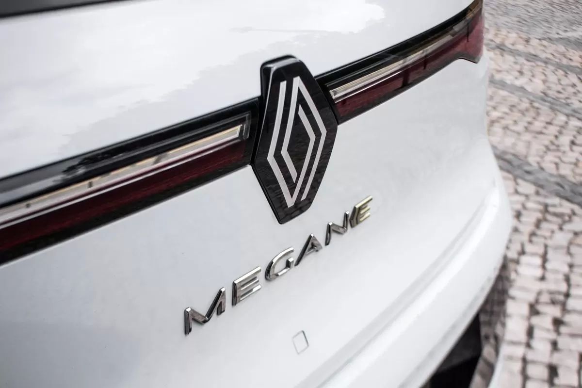 renault-megane-e-tech-2022-eletrico-0cc