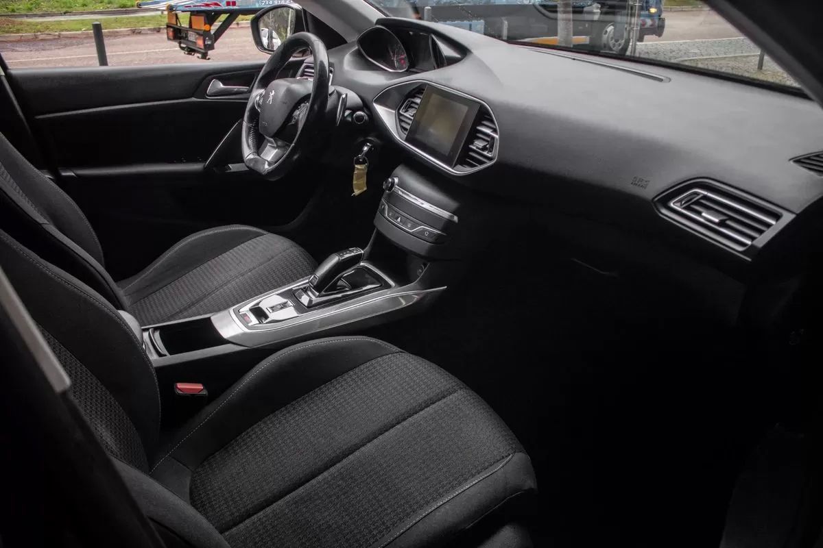peugeot-308-sw-2019-diesel-1499cc