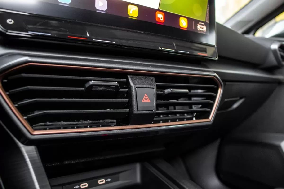 cupra-leon-sportstourer-2023-gasolina-1498cc