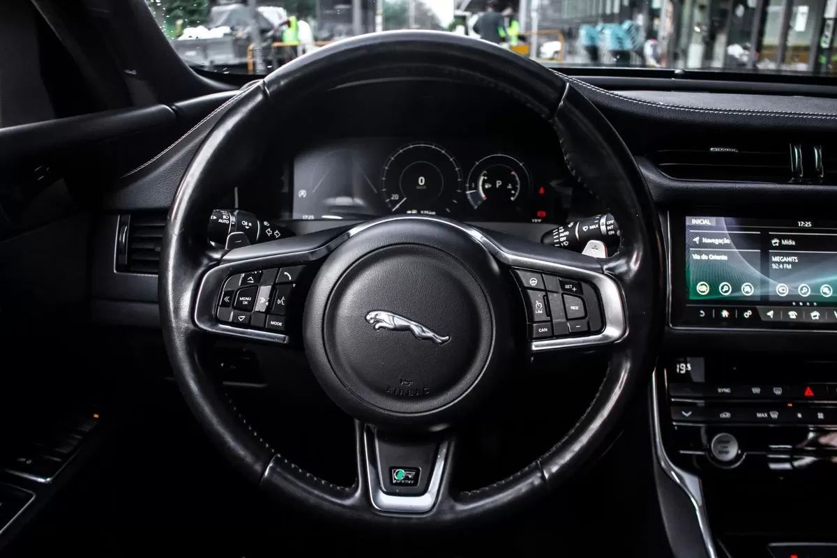 jaguar-xf-sportbrake-2019-diesel-1999cc