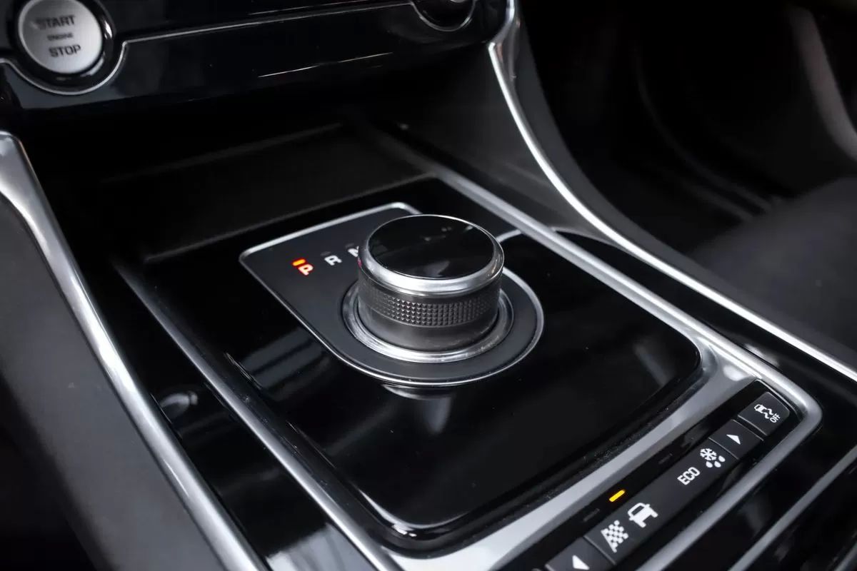jaguar-xf-sportbrake-2019-diesel-1999cc