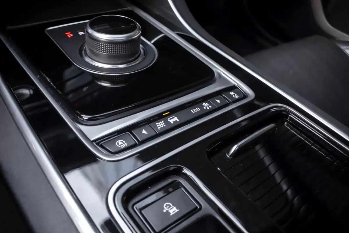 jaguar-xf-sportbrake-2019-diesel-1999cc