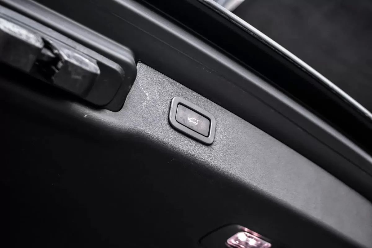 jaguar-xf-sportbrake-2019-diesel-1999cc
