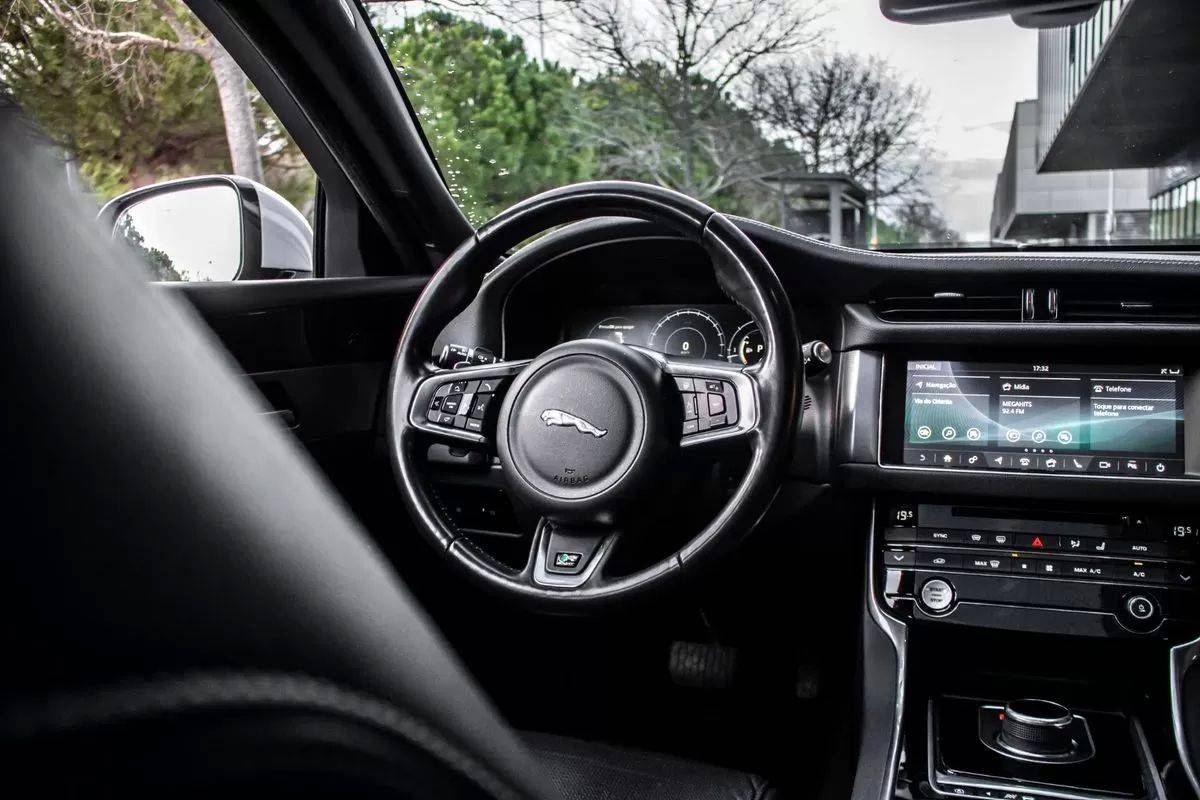jaguar-xf-sportbrake-2019-diesel-1999cc