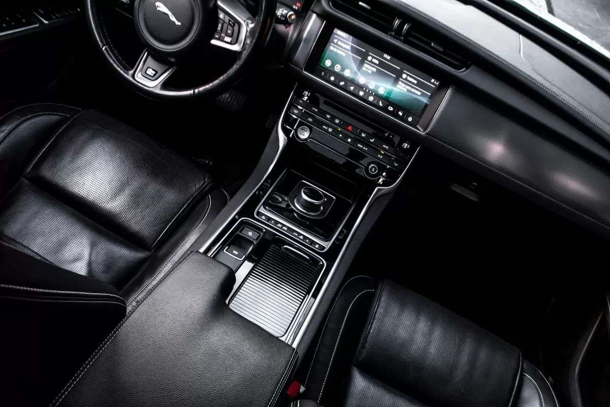 jaguar-xf-sportbrake-2019-diesel-1999cc