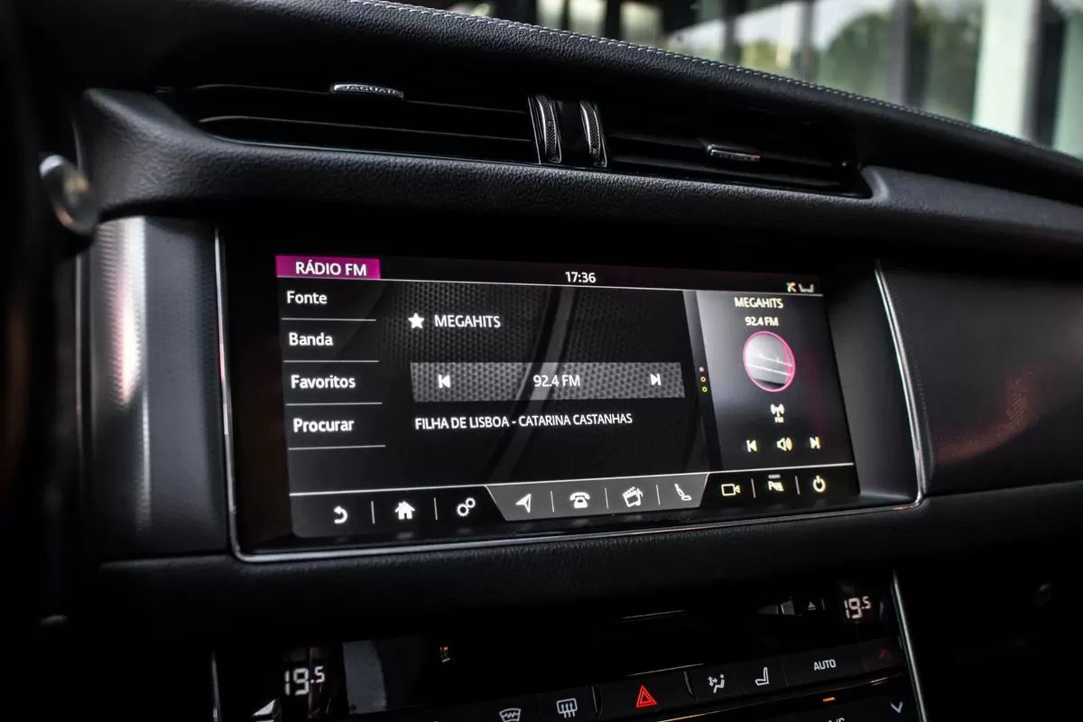 jaguar-xf-sportbrake-2019-diesel-1999cc