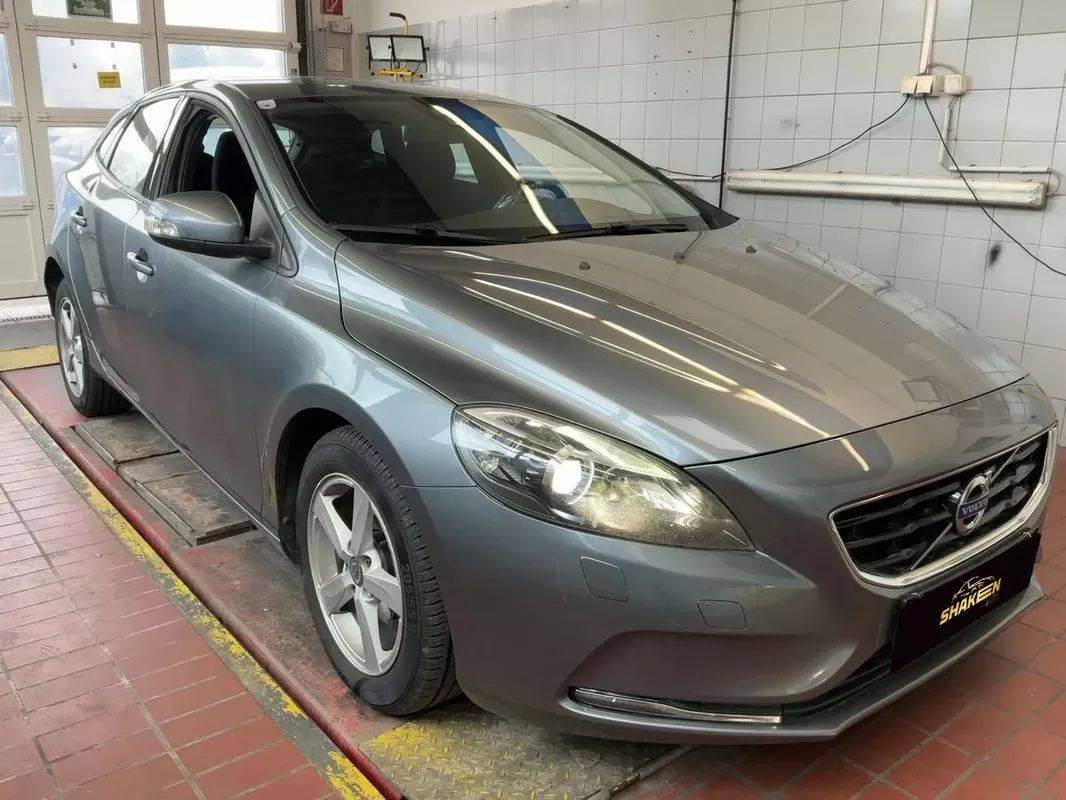 volvo-v40-2015-diesel-1560cc