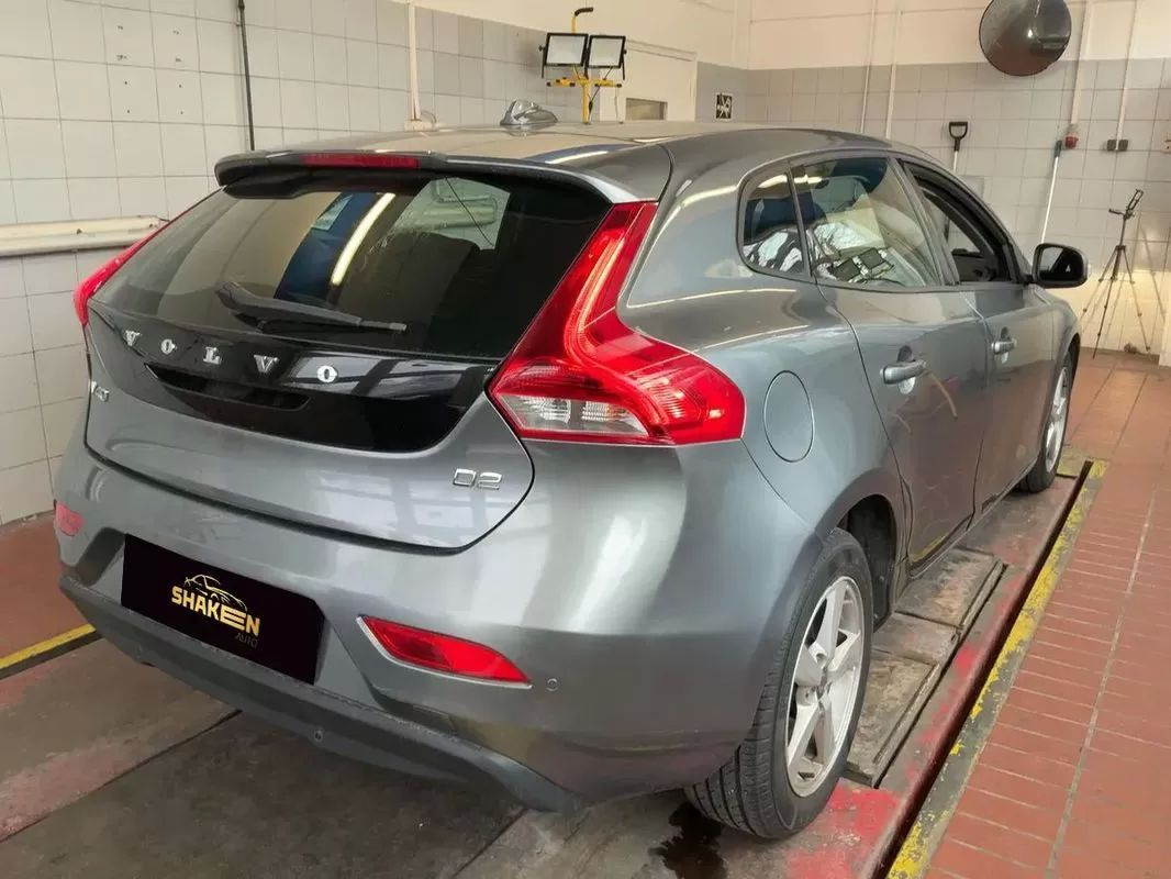 volvo-v40-2015-diesel-1560cc