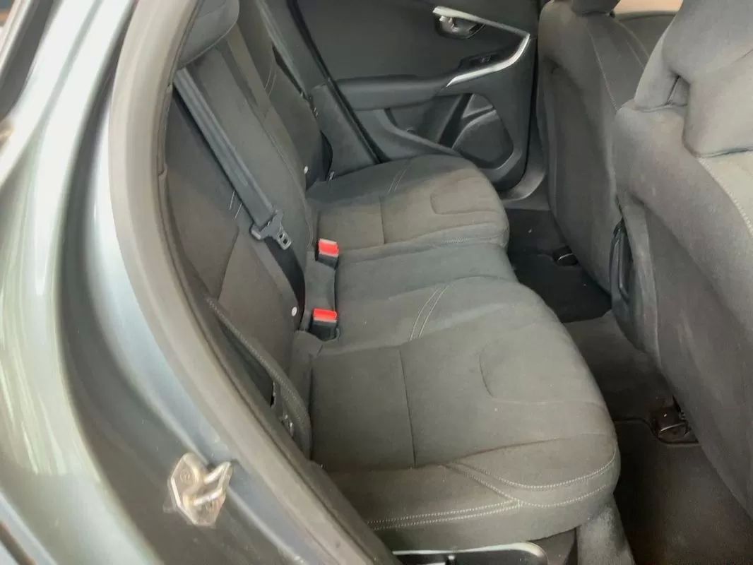 volvo-v40-2015-diesel-1560cc