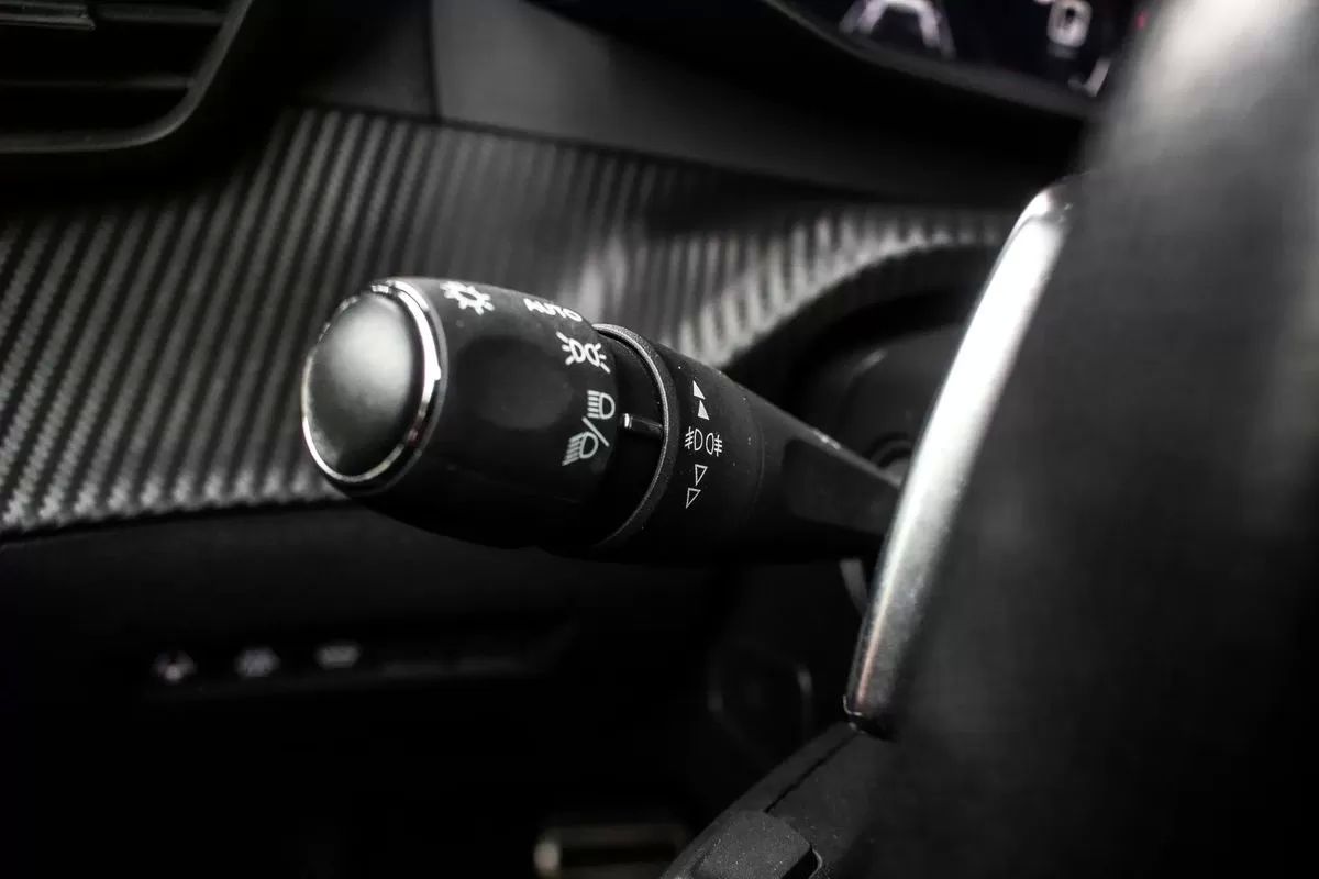 peugeot-2008-2021-diesel-1499cc