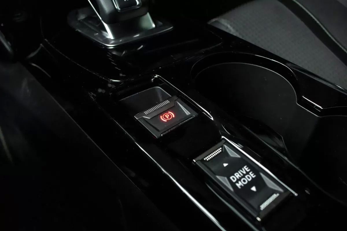 peugeot-2008-2021-diesel-1499cc