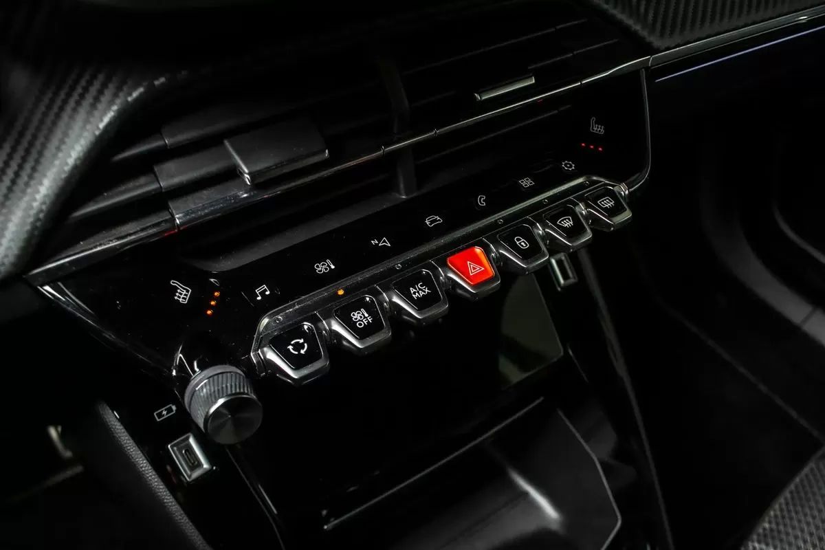 peugeot-2008-2021-diesel-1499cc