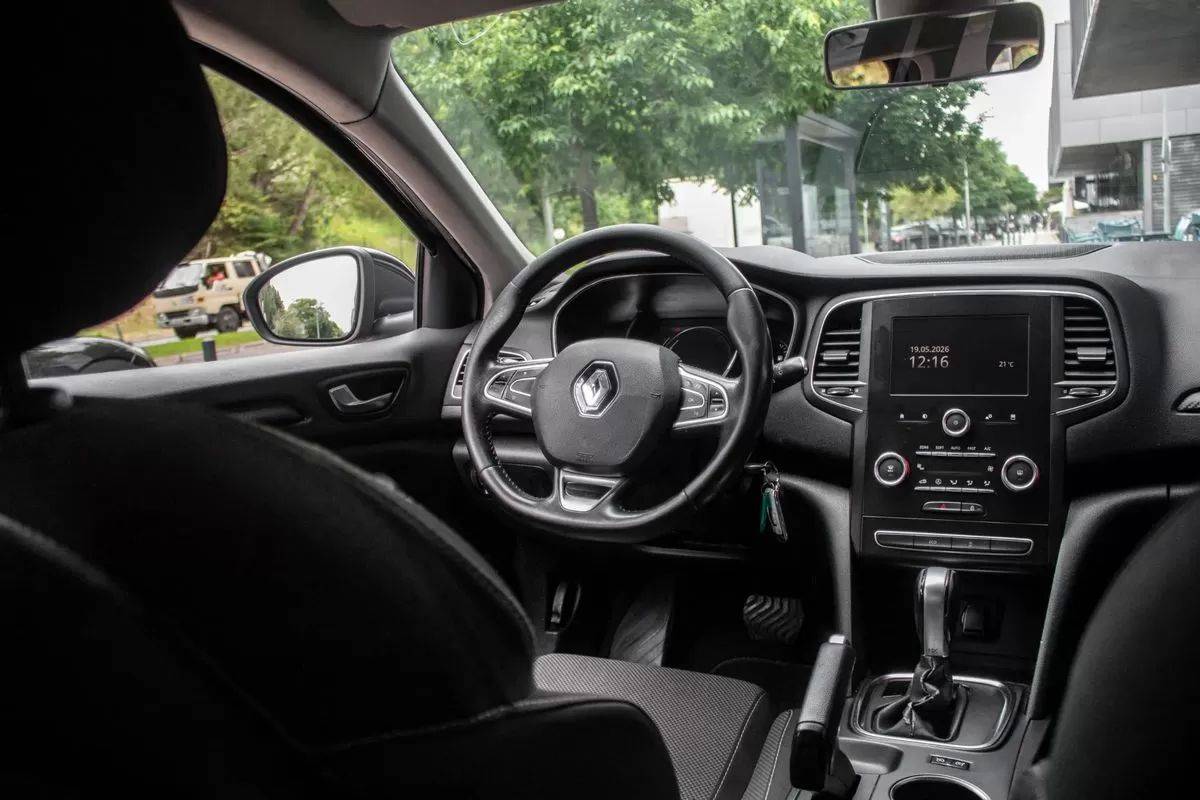 renault-megane-sport-tourer-2018-diesel-1461cc