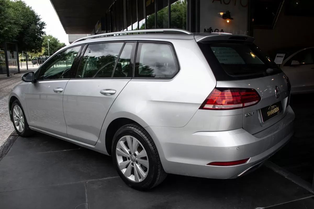 volkswagen-golf-variant-2018-diesel-1598cc