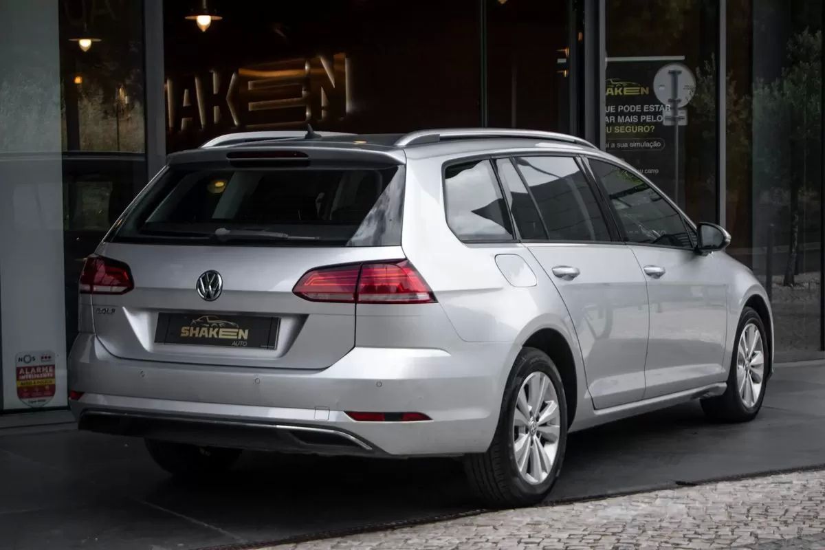 volkswagen-golf-variant-2018-diesel-1598cc