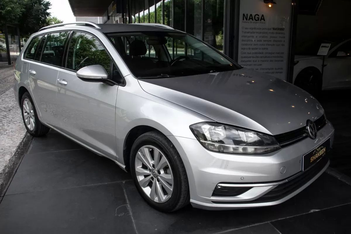 volkswagen-golf-variant-2018-diesel-1598cc