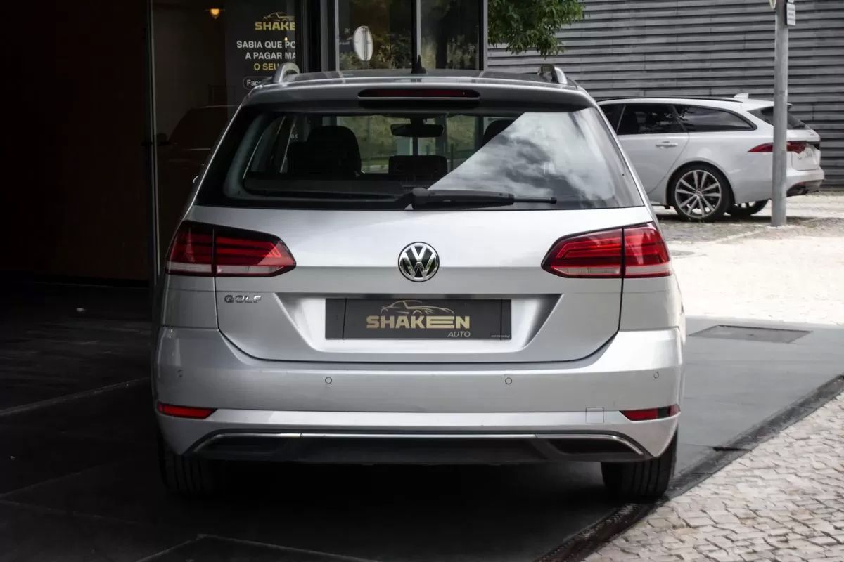 volkswagen-golf-variant-2018-diesel-1598cc