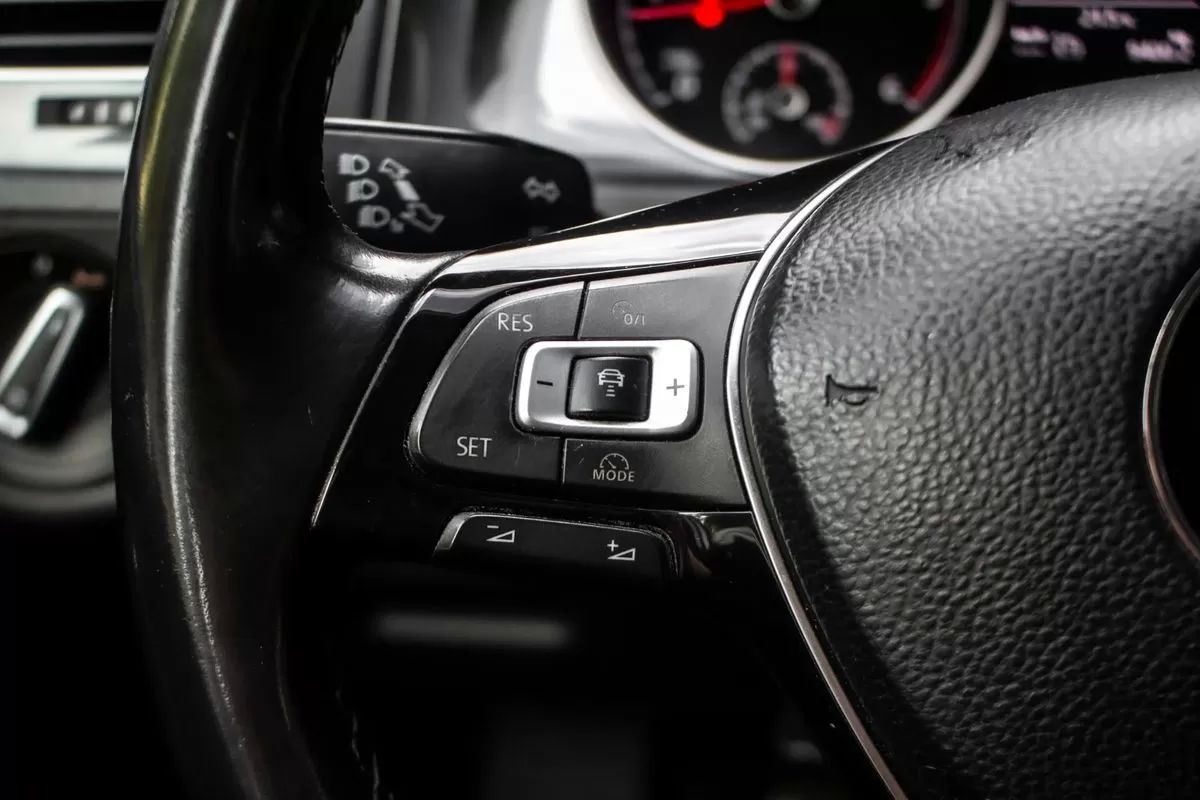 volkswagen-golf-variant-2018-diesel-1598cc