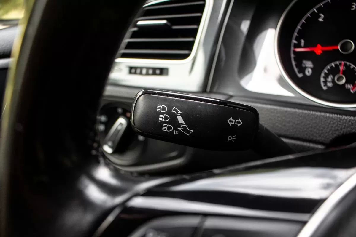 volkswagen-golf-variant-2018-diesel-1598cc