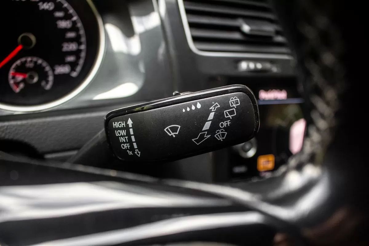 volkswagen-golf-variant-2018-diesel-1598cc