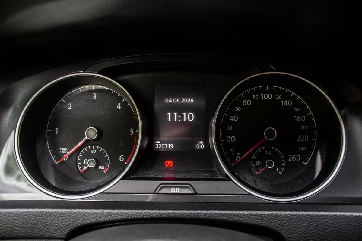 volkswagen-golf-variant-2018-diesel-1598cc