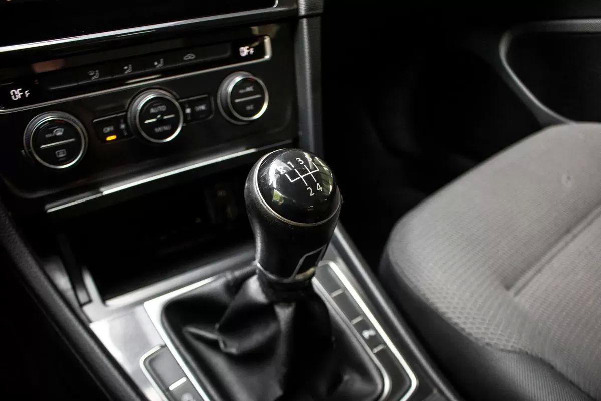 volkswagen-golf-variant-2018-diesel-1598cc
