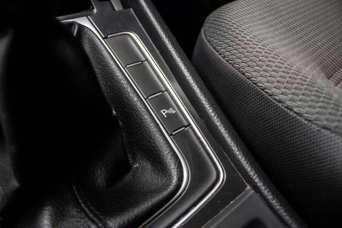 volkswagen-golf-variant-2018-diesel-1598cc