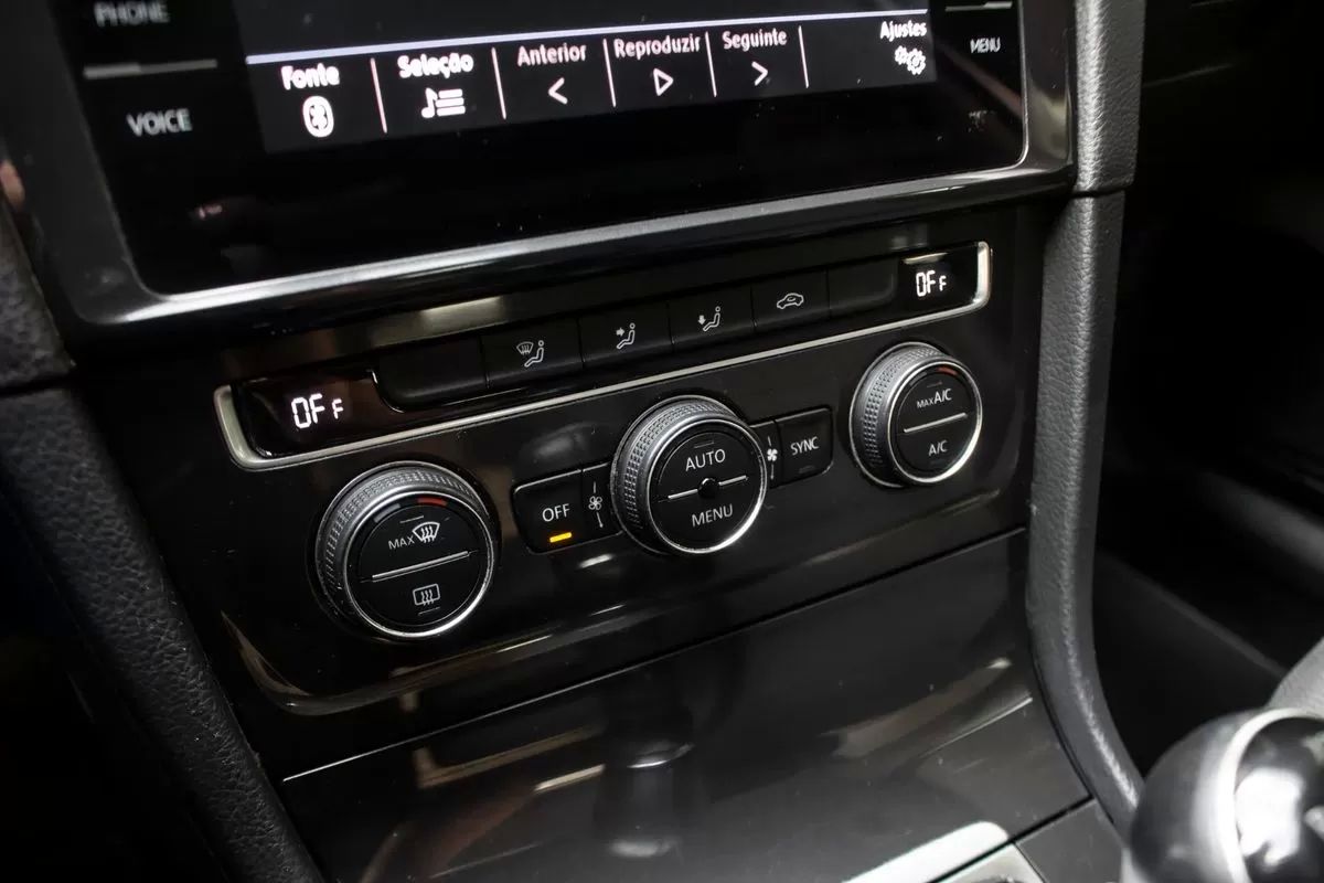 volkswagen-golf-variant-2018-diesel-1598cc